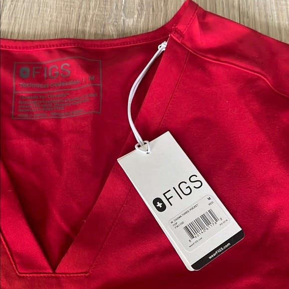 FIGS Women's Red Top - Picture 2 of 2